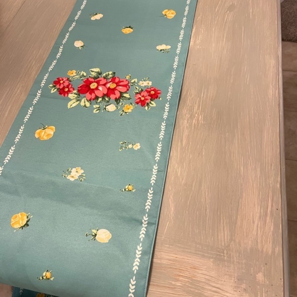 Reverseable Floral Table Runner in Teal and Red/teal and white